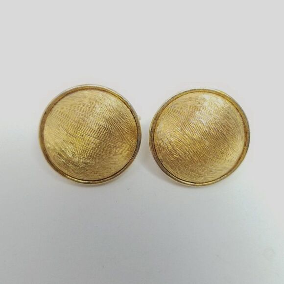 Vintage Textured Gold Tone Dome Shape Clip On Earrings, Classic Retro Style - Picture 1 of 6